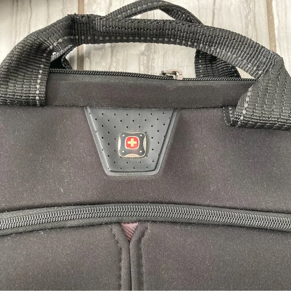 Swiss Gear by Wenger laptop shoulder bag. EUC